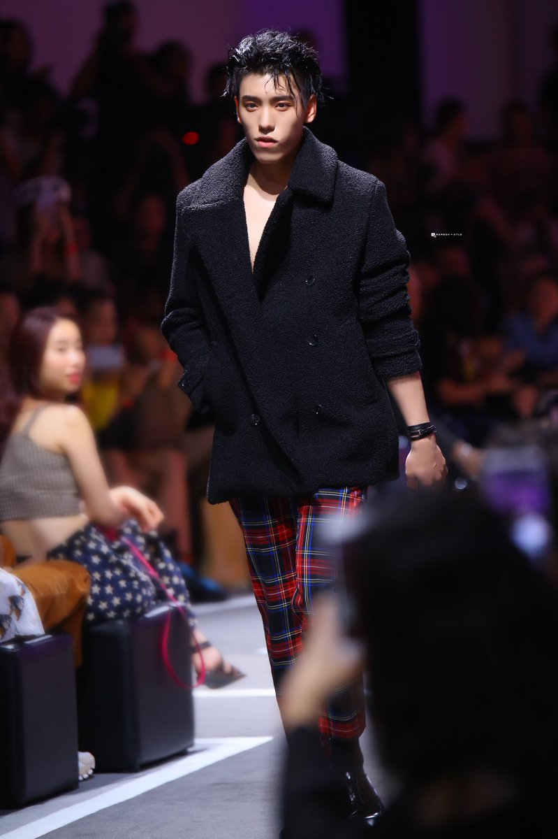 wangziyiupdates's tweet photo. 180912

Cr. 1REASON·0713王子异

Mystery can be created by looking at someone in an obvious way, but simultaneously drawing out an ambiguous emotion from the model.

#BBT王子异 #王子异 #IdolProducer #idolproducer2018 #WangZiYi #NINEPERCENT王子异 #NINEPERCENT https://t.co/9816gUVzf5