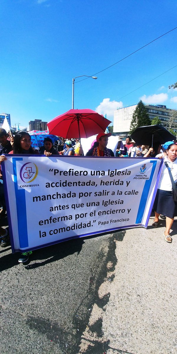 mgcarrera's tweet photo. Esta Iglesia conoce mi corazón. Hoy acompañando una columna de CODECA. https://t.co/nbYOBfqIvI