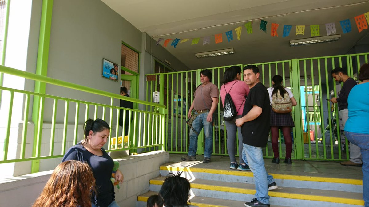 TripleP_Latam's tweet photo. ¡Estamos muy contentos 🙌! Hoy finalizamos la instalación de los sellos en los colegios de @Cormup que reflejan el compromiso del municipio de @penalolen por apoyar y brindar herramientas a padres, madres y cuidadores para llevar a cabo una #CrianzaPositiva https://t.co/eg3qqyPkg0