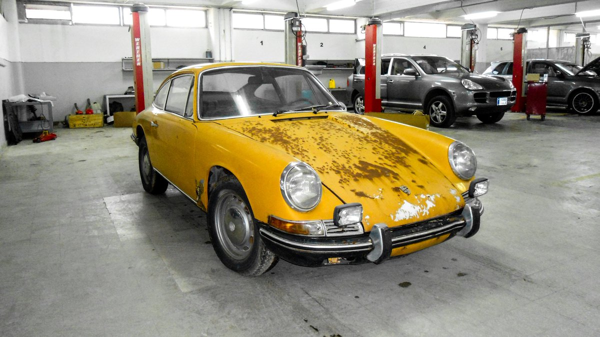 PorscheBeirut's tweet photo. Our 1968 911 L started its journey with Porsche Centre Lebanon in 2011 as a barn find. It was in a critical condition: rusty, wonky, and definitely not drivable.
Discover more in this gallery.

#Porsche #BahamaMama911 #BahamaYellow #911L #PorscheClassic #Craftsmanship #Lebanon https://t.co/XtrvtNFBng