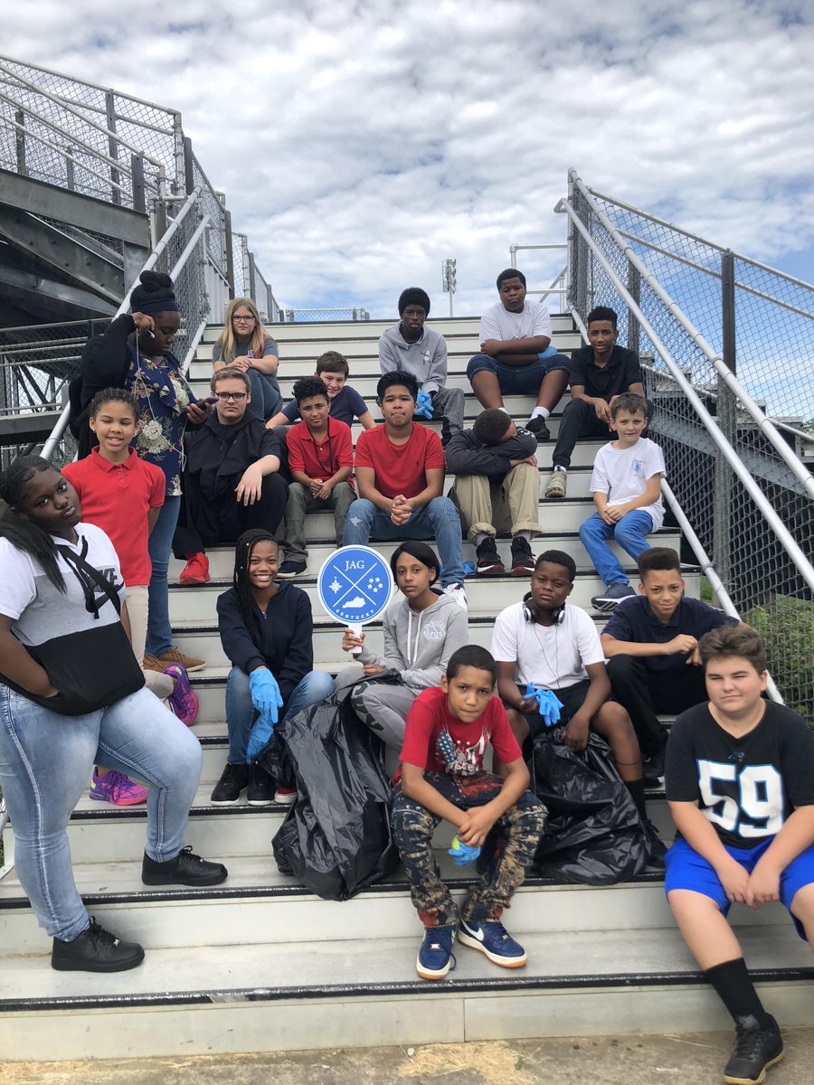 CreekJag's tweet photo. @TCMSwhitehead class giving back by washing jerseys and picking up trash in the community!! #giveback #JAG https://t.co/5kkEQYDzfu