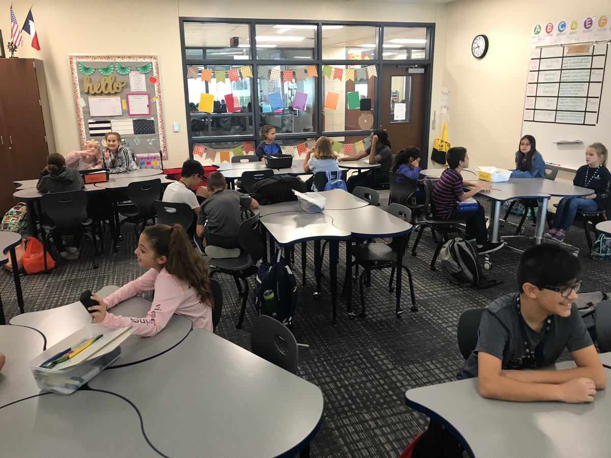 LearnWLocknane's tweet photo. Digital Citizenship week 1! What is your digital reputation? #1toWorldPromise @ShellyHall_IT @LeoAdamsMS @leoadamslibrary https://t.co/AR8dbr3ZCG