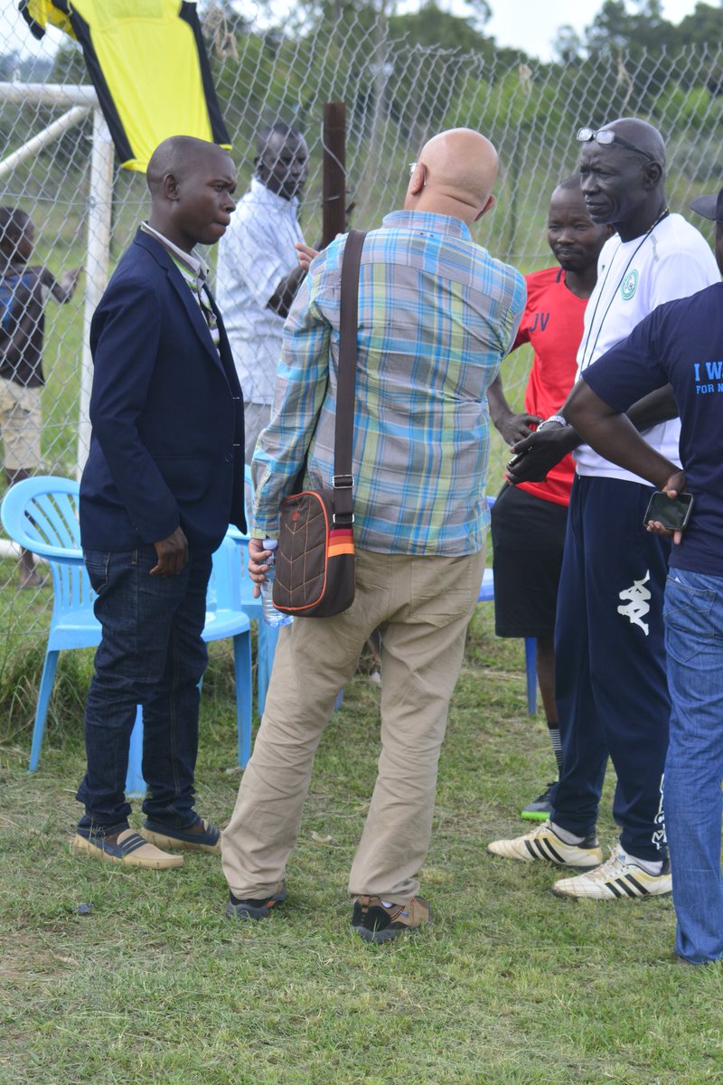OnduparakaFC1's tweet photo. Taking sports to the refugee through @anfieldbhoy
@UniNhantsNews 
@UgandaEverton
@EITC 
@UgandaRedCross
@gedbyrne 
@BASW_UK
@singhzsz 
#AmaOnduparaka https://t.co/6mcQheLlqP