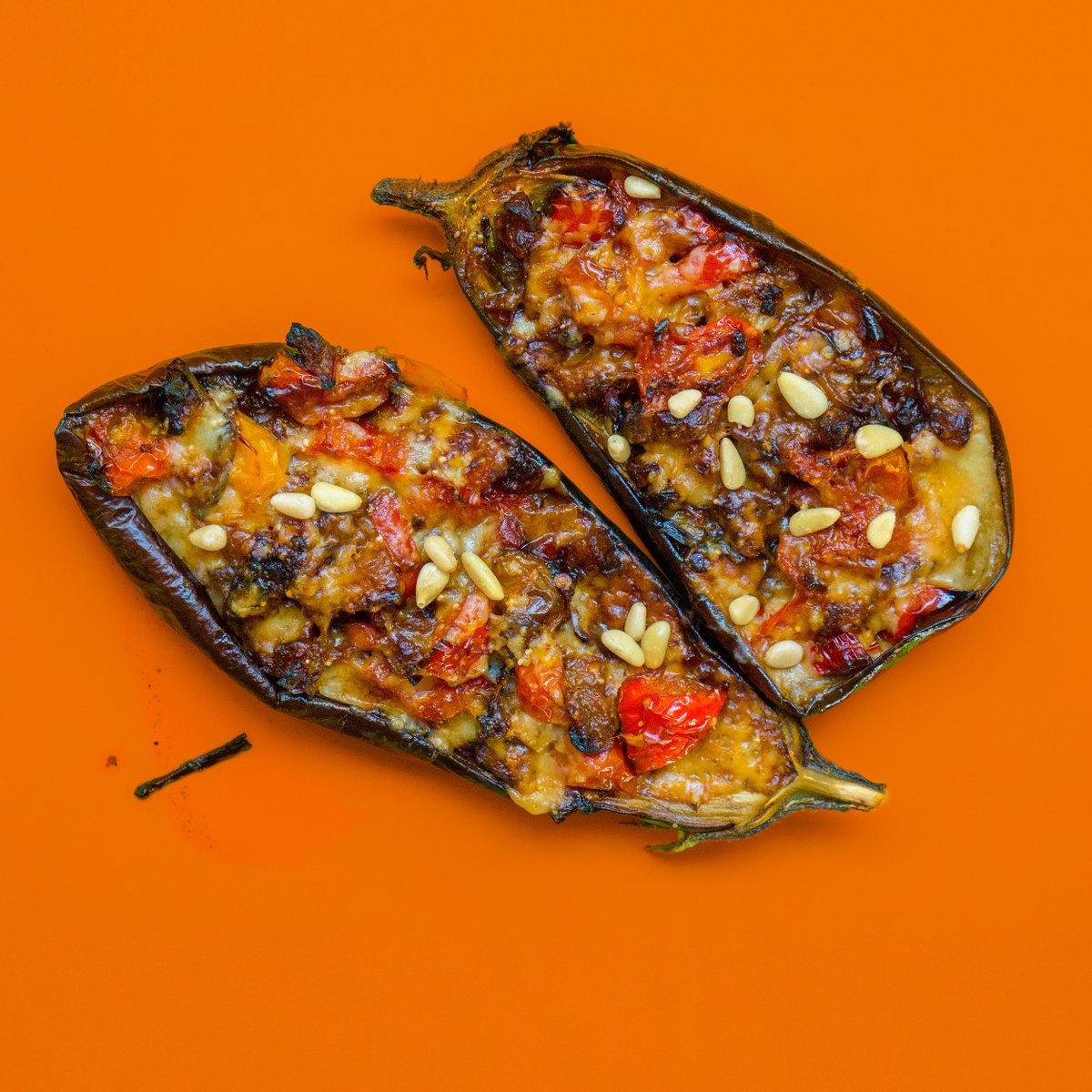 RecipePodcast's tweet image. Recipe for the Day: A Vege recipe!! At last you might say!
Baked Aubergines - really tasty and can be as vegetarian as you like them...

spreaker.com/user/8226356/b…