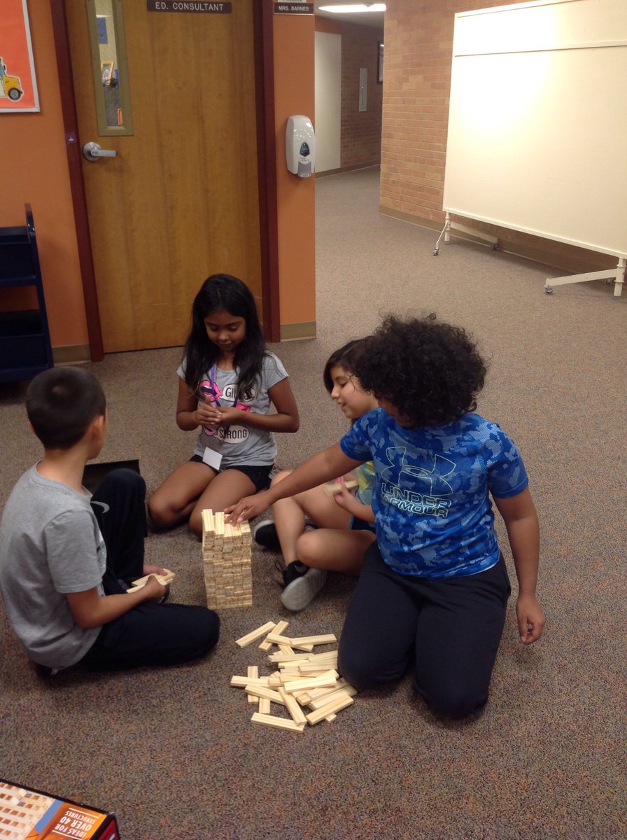 KrystalSpilger's tweet photo. Teamwork is vital during Makerspace.@NewellGI  #KnightsofNewell https://t.co/poxQC0BDtV