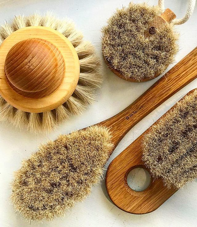 PippettesUK's tweet photo. 🌟 DRY BRUSHING 🌟
✨Exfoliate - Detox -Tone ✨

Feeling sluggish?

Remnants of a patchy tan?

Dry skin?
.

We have the best selection of Iris Handverk dry body brushes to brush your cares away💁‍♀️✨ To complete the magic: shower with Pipettes Open Se… https://t.co/5nRP1oJuxP https://t.co/CXJAUR1mEU