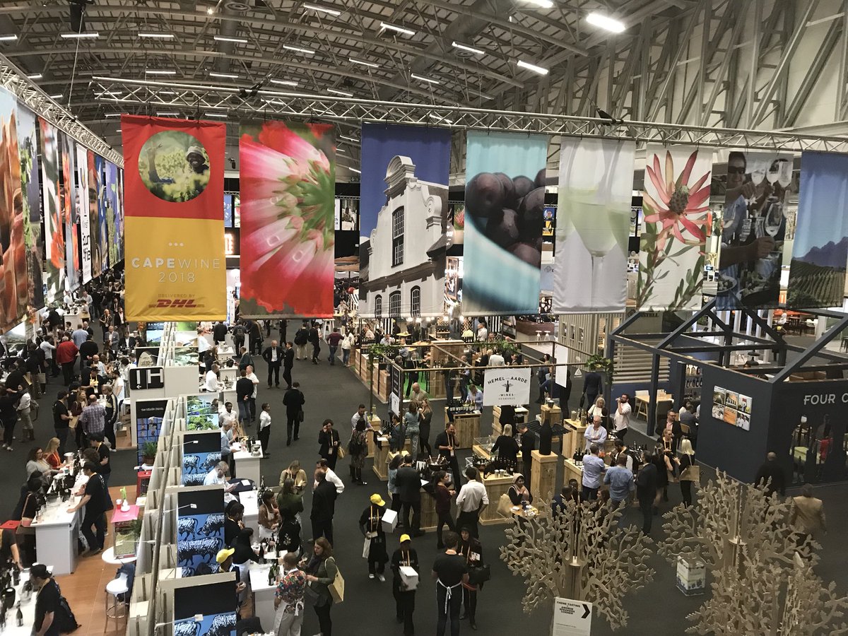@CapeWine2018 is looking AMAZING. Incredible vibe and energy in the room! Producers are loving it @WOSA_ZA #Hannuwa