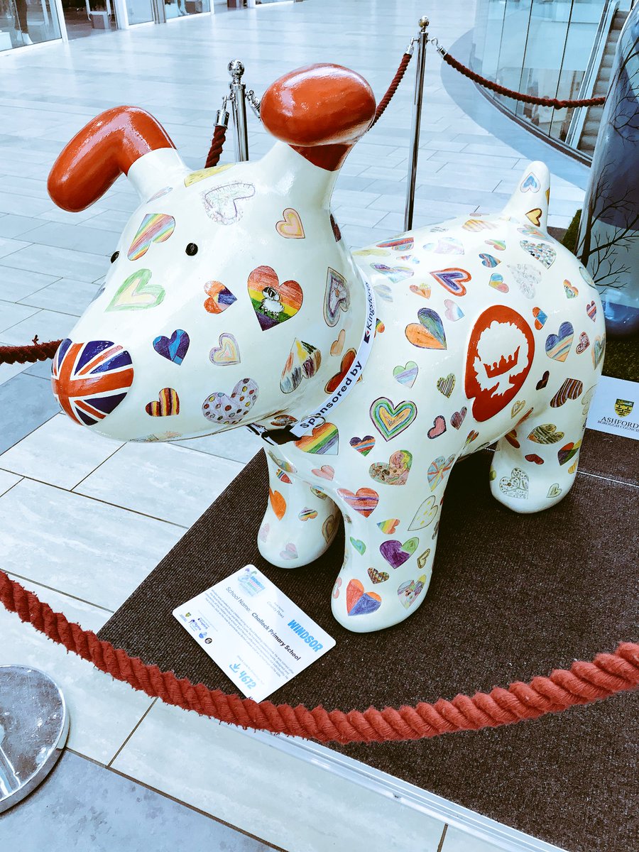 insideKENT's tweet image. @insideKENT’s youngest reporter has been following her #snowpup nose on a new lead... the start of the magical @AshfordSnowdogs #SnowdogArtTrails in #Ashford #Kent in aid of the amazing @PilgrimsHospice. #FindYourSnowdog until 18th November 🐶  #loveashford