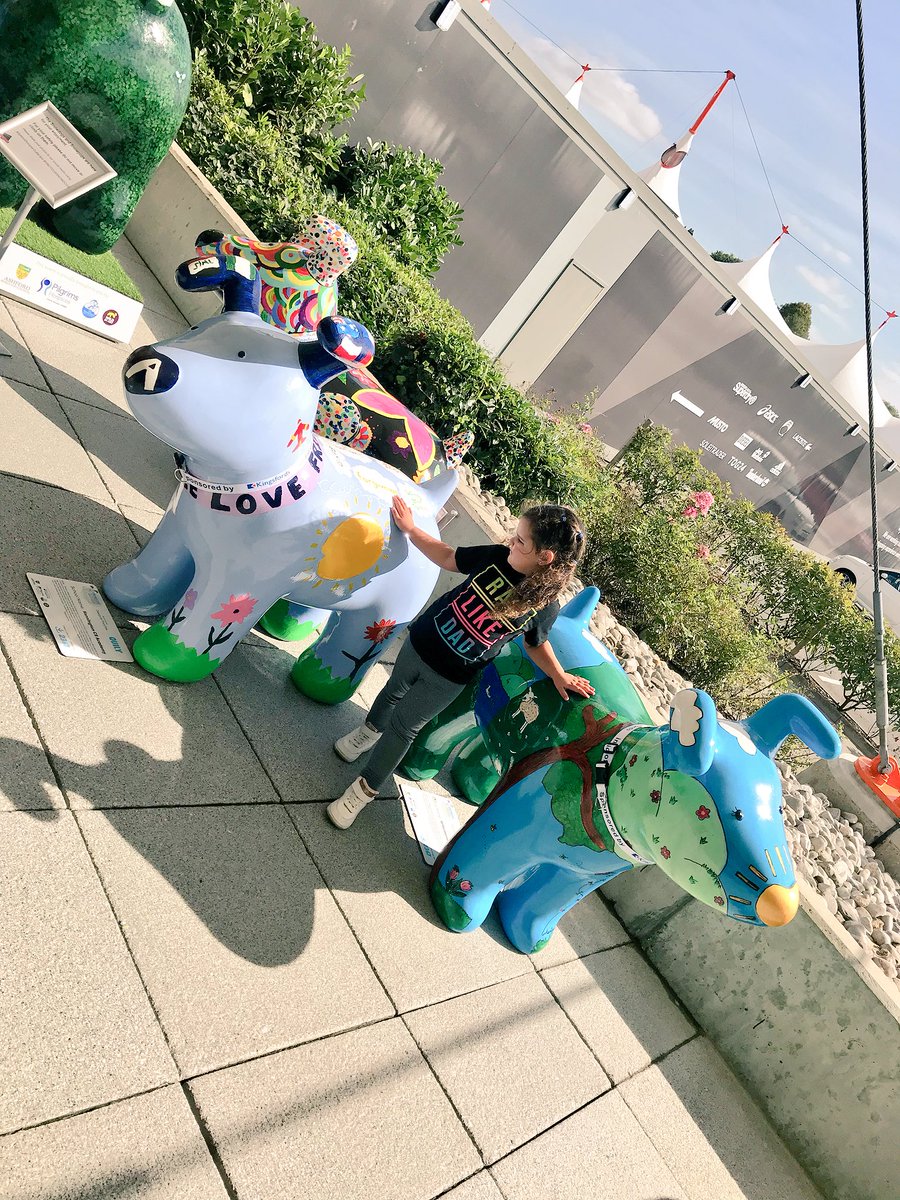 insideKENT's tweet image. @insideKENT’s youngest reporter has been following her #snowpup nose on a new lead... the start of the magical @AshfordSnowdogs #SnowdogArtTrails in #Ashford #Kent in aid of the amazing @PilgrimsHospice. #FindYourSnowdog until 18th November 🐶  #loveashford