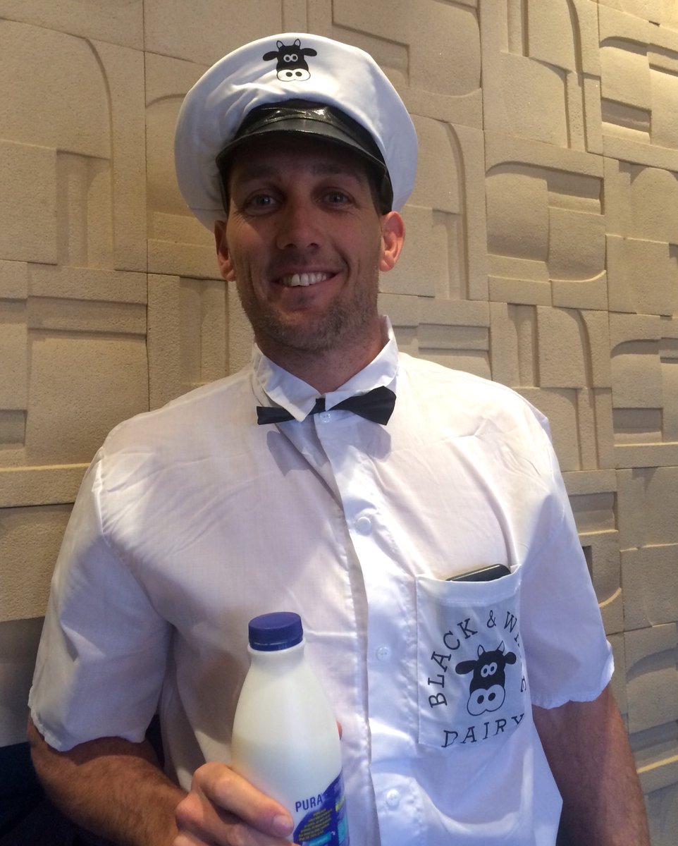 Our man <a href="/Covey7911/">Ian Cover</a> popped into the <a href="/LordIslesGlong/">Lord of the Isles</a> today and met this bloke delivering milk. Onya Harry!