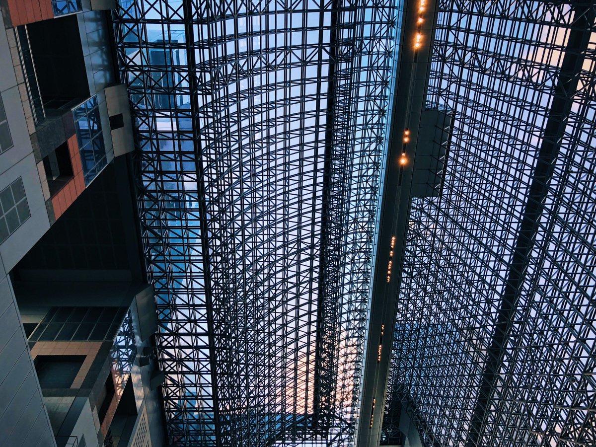 yusukeem930's tweet photo. 京都駅/Kyoto station

When you look up, Kyoto station building. 
京都駅ビルを見上げてみた。

#kyotojapan🇯🇵 #japankyoto #kyotoview #kyotolover #kyotolovers #kyototravels #kyōto #kyotocity #kyotolandscape #kyotostation #kyotostationbuilding https://t.co/8e9rTNoAxl