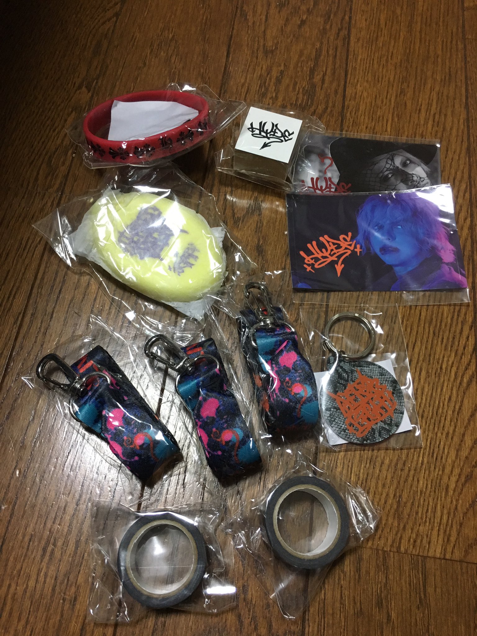 ちゃた　HYDE ガチャ Amazon.co.jp: HYDEガチャ 缶バッチフォンタブセット : Toys & Games