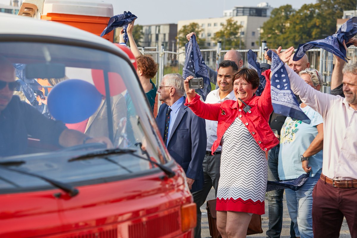 Na een decennium #SpoorzoneDelft zwaaiden we Combinatie CrommeLijn vorige week feestelijk uit 👋 Bekijk alle foto's van het #afscheid op: bit.ly/2OdiBql