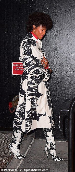 africafwl's tweet photo. Loving @Naomi new curly look at the @CalvinKlein Collection #NYFW show.  She looks amazing! 💚

#catwalkqueens #naomicampbell #afwl2019 #afwl2018 #newyorkfashionweek #calvinkleincollection https://t.co/3ObOUsTJwg