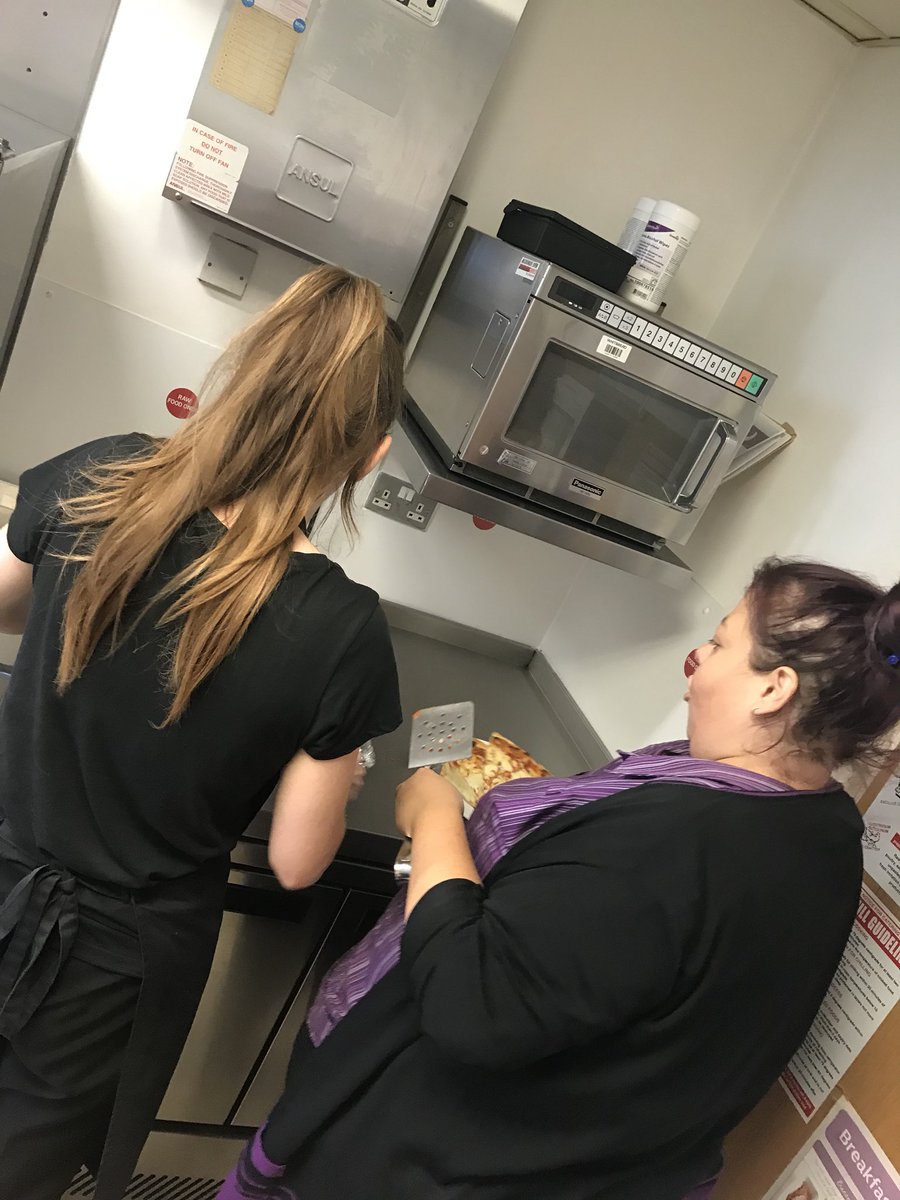 pi_cravendrive's tweet photo. Fun filled day at Craven Drive!!!! Pizza, doughnuts and silly awards!! #hkappreciationweek #heartofthehotel #thankyou @AndyFr4ncis @franb1969 @sew670 @Valerie_PI3R https://t.co/GvbqhlLQtT