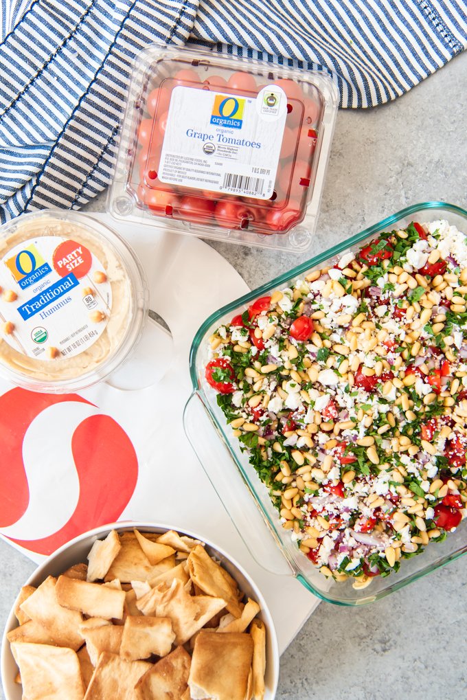 HouseofNashEats's tweet image. This Easy Greek 7 Layer Dip recipe with #OOrganics products from @Safeway is loaded with all the best flavors of the Greece in dippable form! #sponsored houseofnasheats.com/easy-greek-7-l… #appetizer #tailgating #backtoschool