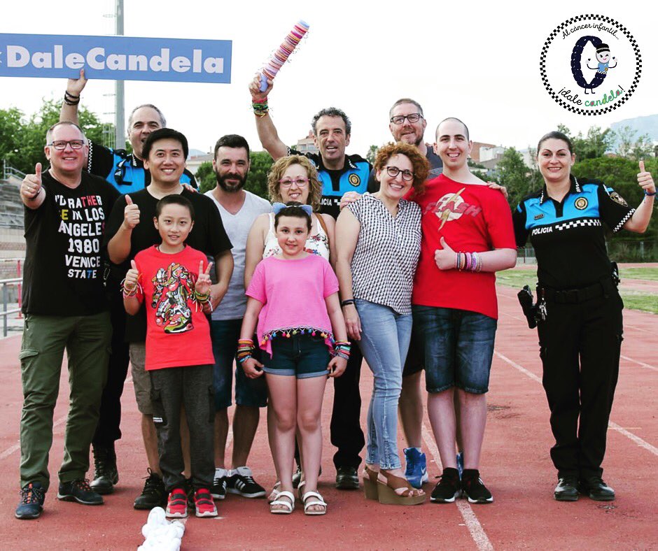 polisxvalientes's tweet photo. En la pista,como en la vida,HAY QUE DARLO TODO!Y eso hacen nuestros VALIENTES!Enseñarnos lo bonito d un abrazo,de una sonrisa, d la complicidad. 
Es una carrera de obstáculos,pero con la #solidaridad de todos, conseguiremos q la pista sea llana. #DaleCandela #Terrassa 
Preparados https://t.co/XRw2NdfeHe