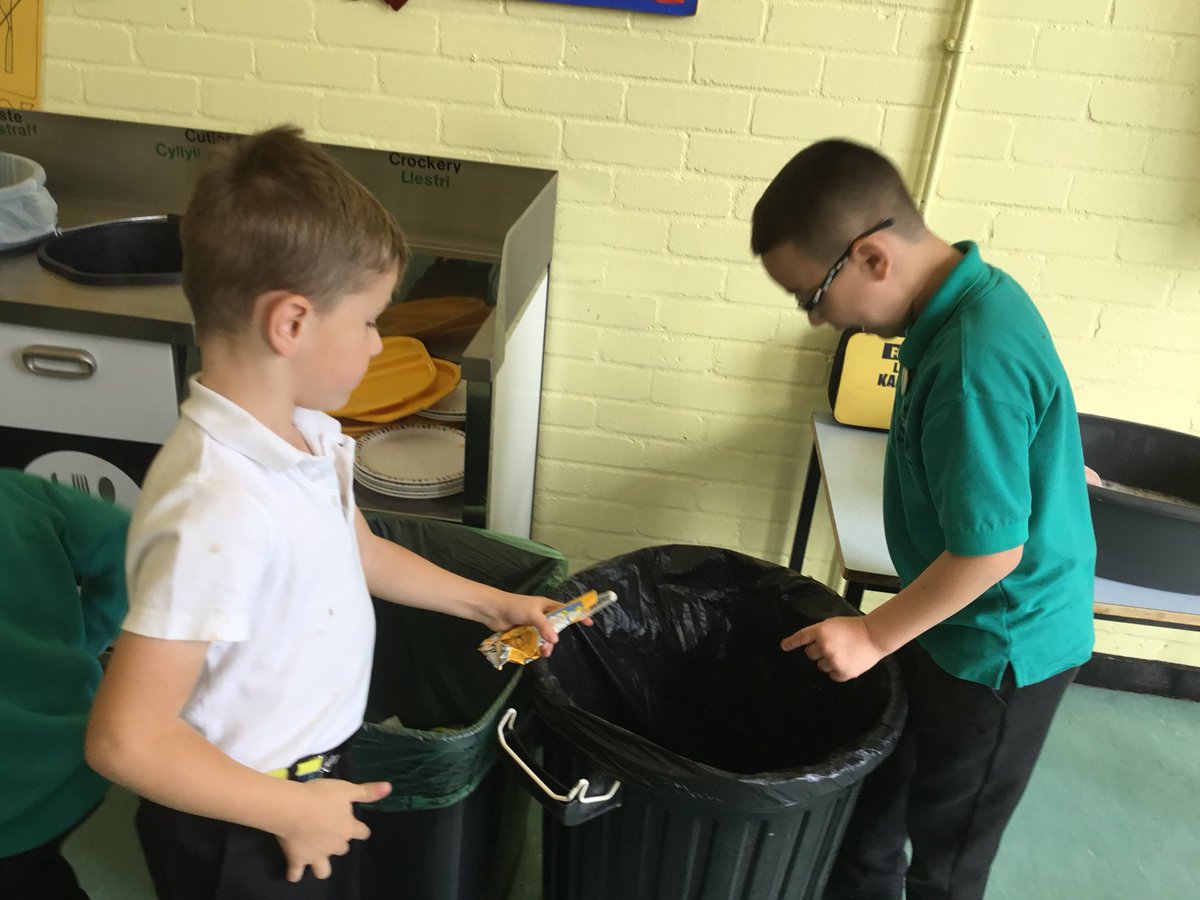 Springwood_Prm's tweet photo. Thanks to our year 3 eco committee, everyone has used the correct bins today and there was hardly any waste! Da iawn pawb! #springeco #springvoice https://t.co/9N7xnewVdo