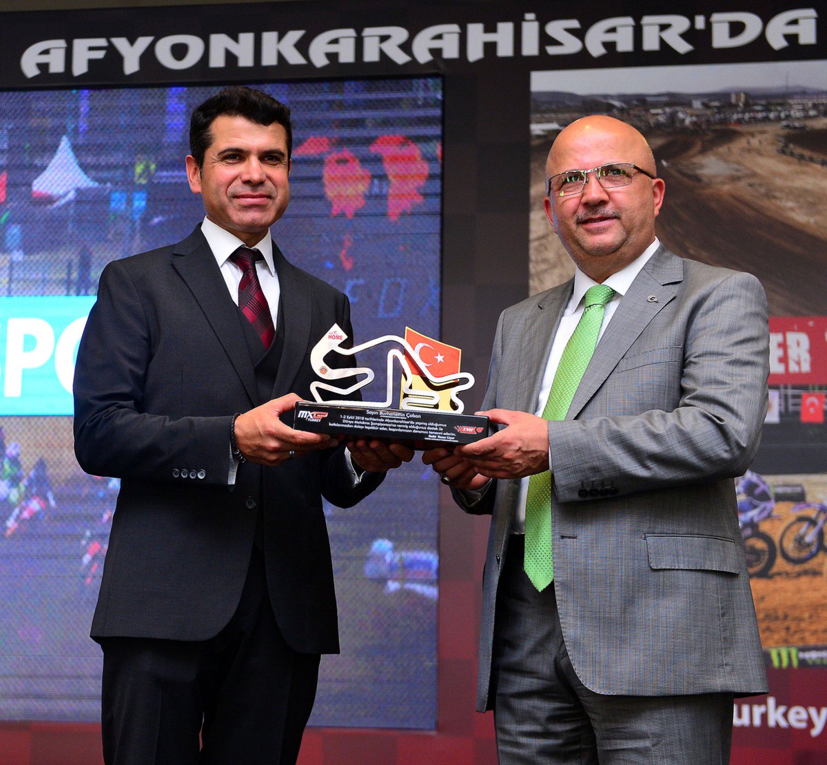 afyonbelediyesi's tweet photo. Dünya Motokros Şampiyonası’nın Afyonkarahisar'da yapılan 18. ayak yarışlarının değerlendirme toplantısı İstanbul’da yapıldı. #mxgp #mxgpturkey #mxgp2018 #motokros #motocross https://t.co/xqfUzCaIL7