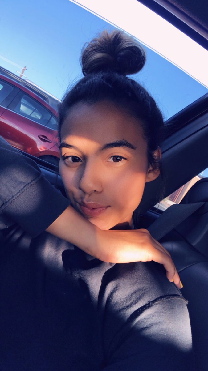 paolaxandrea_'s tweet image. bare face is becoming my fav #samebutdiff