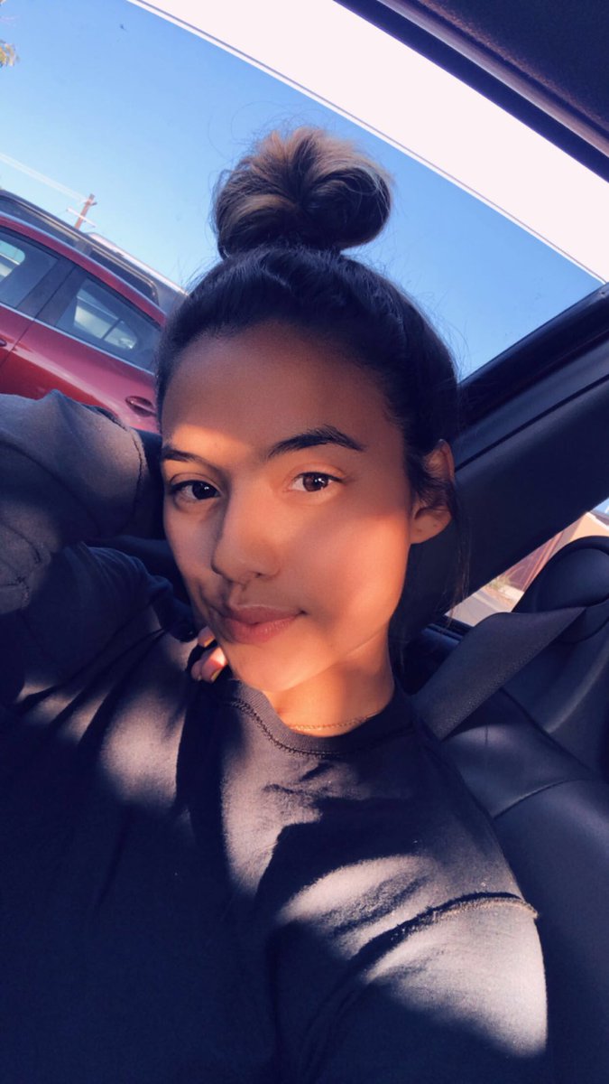 paolaxandrea_'s tweet image. bare face is becoming my fav #samebutdiff