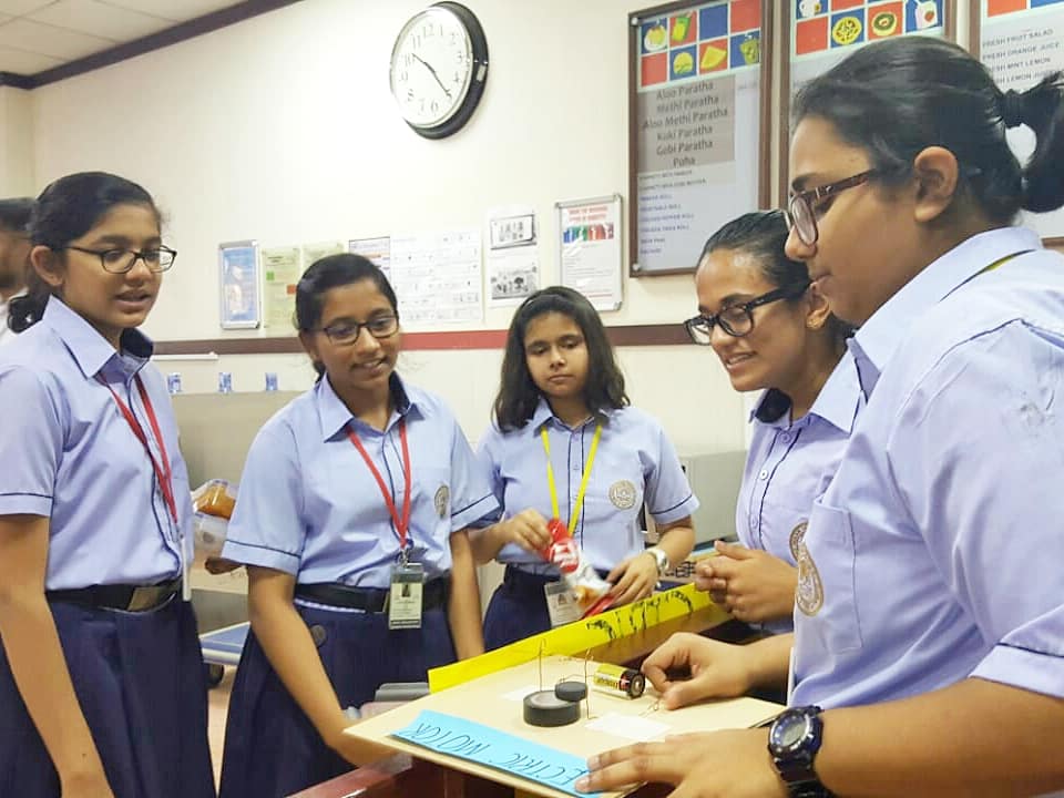 IHScodeclan's tweet photo. Our students getting indulged in making and coding an iconic 3D prototype and a piezoelectric sensor at the innovation incubator. #technologyandinnovation #makingandcoding #incubatorchallenge #3Dcadcamtechnology #ihscodeclan https://t.co/LWWOli0ZM5