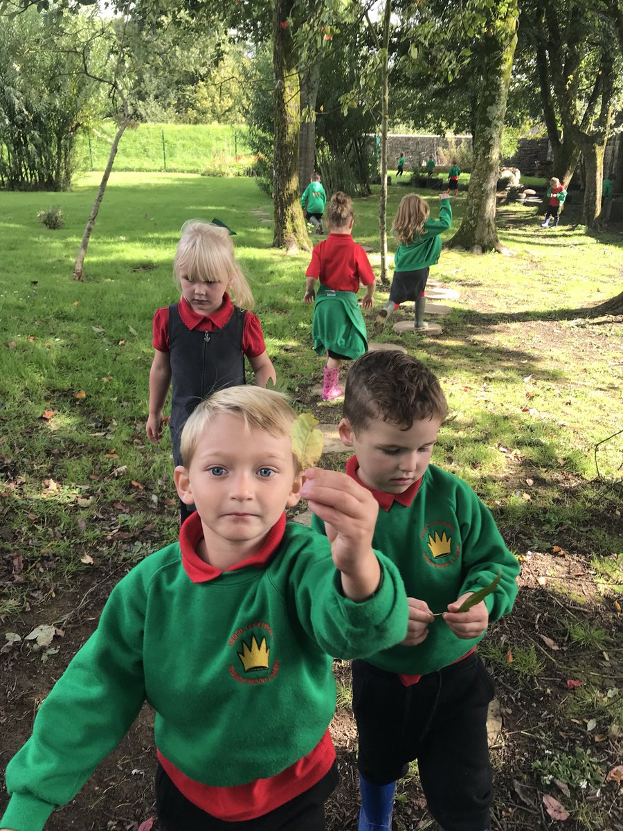 ysgolhendygwyn's tweet photo. Wâc Welis Adran y Gwreiddiau #creadigol #addurno #supertaten Welly Wednesday #creative #outdoors #teamwork https://t.co/wAjOCnTLY0