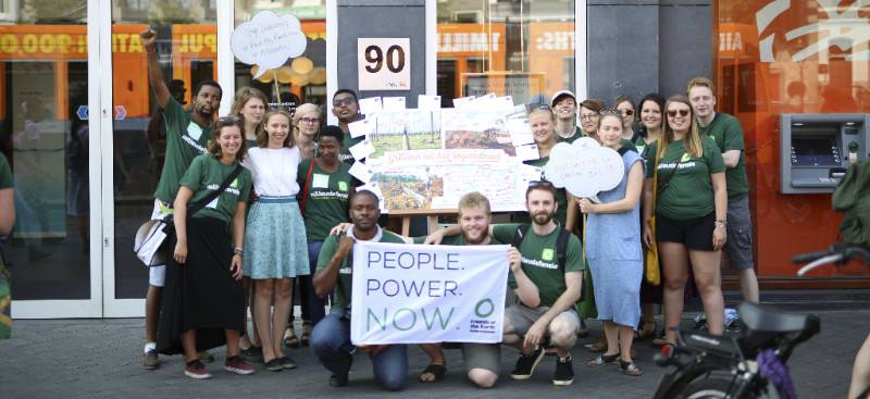 LynnvanLeerzem's tweet photo. Om klimaatverandering te stoppen moeten we beginnen bij de grootste vervuilers. Nodig: bindende regels! Kamerleden, roepen jullie Minister @SigridKaag namens ons op zich hard te maken voor het #VN_verdrag? #AOBuHaOS https://t.co/LLAqCoERTH