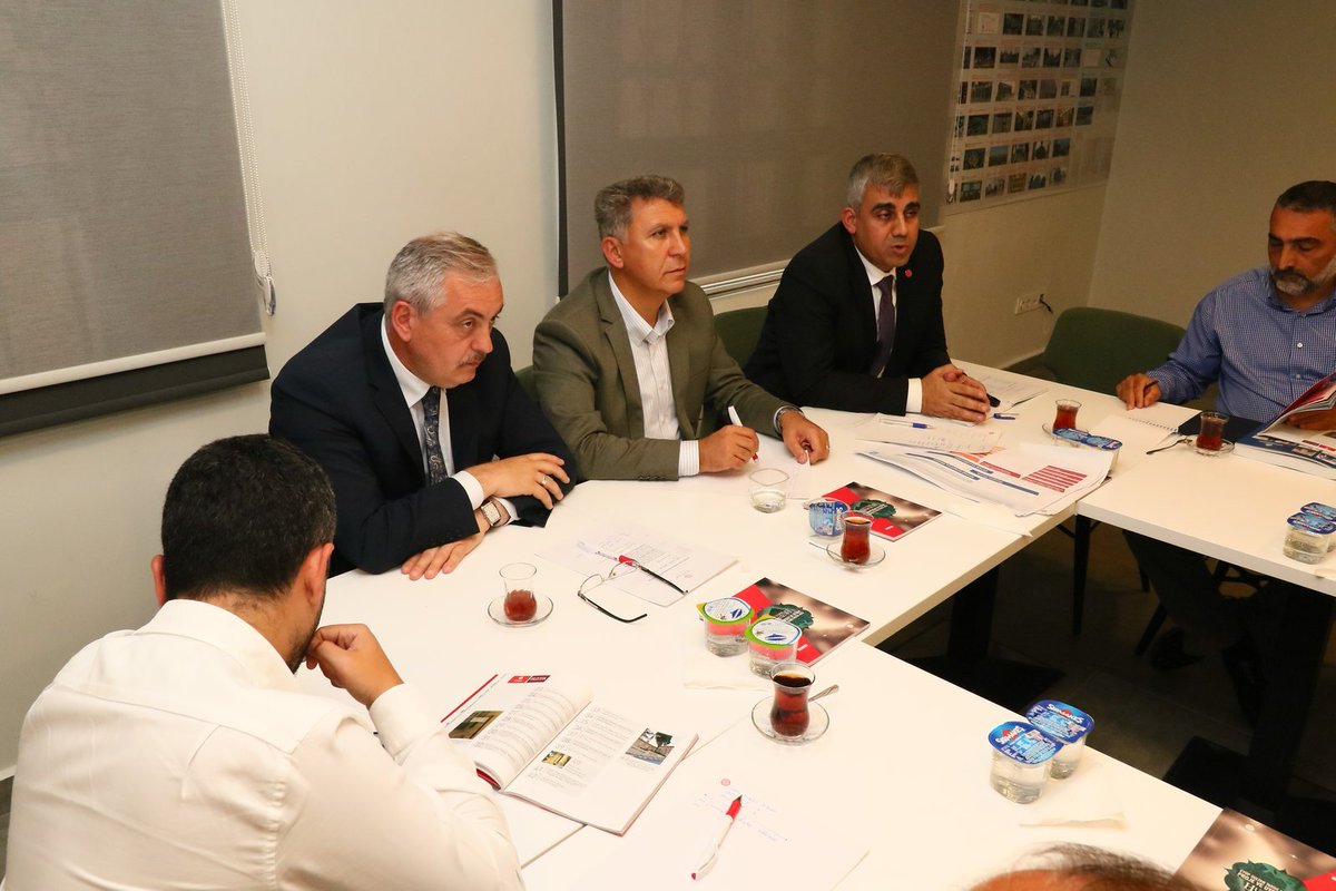 Eyüpsultan Tarihi Alan Koordinasyonunun sağlanması, Eyüpsultan Meydanının tek elden yönetilmesi ve ilgili kurumların temsilcilerinden oluşan tematik çalışma gruplarının oluşturulması üzerine ESTAM koordinasyon toplantısı gerçekleştirildi.

goo.gl/J9UyN4