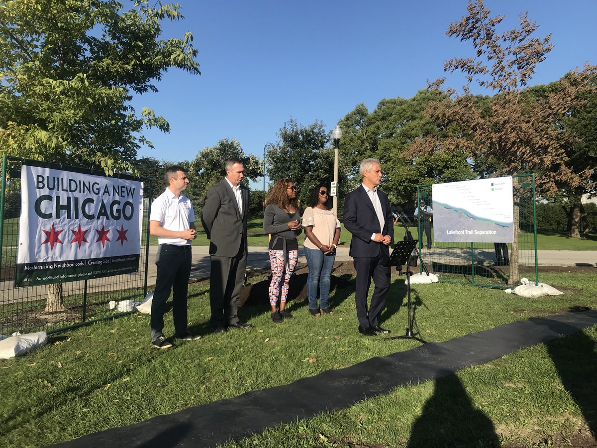 lemeeps's tweet photo. A beautiful Chicago morning to spend on the Lakefront Trail... this time separating bike and foot paths from Roosevelt to 31st! #buildingonburnham https://t.co/xXdI3rYH68