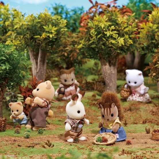 Nature isn’t just a place to visit… it’s home. 🌲

#SylvanianFamilies #Sylvanian #dollhouse #miniature #nature #atonewithnature