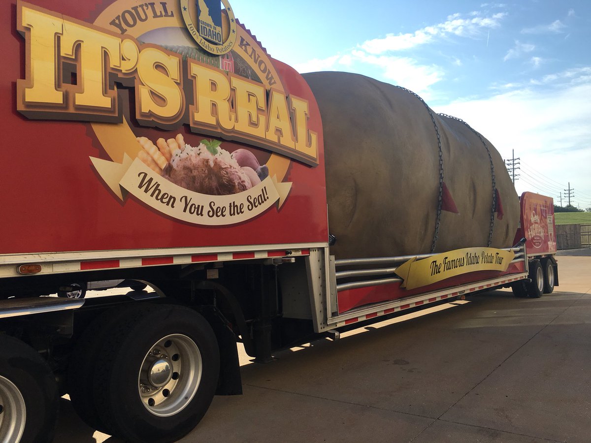 That’s one big spud! #teamtater <a href="/BigIdahoPotato/">Big Idaho® Potato</a> <a href="/CatsupBottleSTL/">Brooks Catsup Bottle</a>