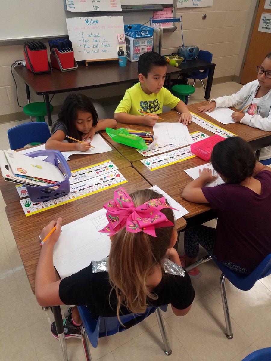 #Tobias1st is hard at work planning our personal narratives. Touch and Tell, Then Sketch was today's lesson. 

#LucyCalkins #SmallMoments

#TobiasProud
