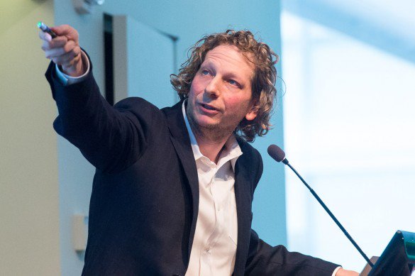 MIT_CSAIL's tweet image. Today&apos;s &quot;AI&quot; algorithms are mostly based on pattern recognition, says CSAIL&apos;s Josh Tenenbaum. &quot;That&apos;s not &apos;intelligence.&apos;&quot; #emtechmit #ai #ml