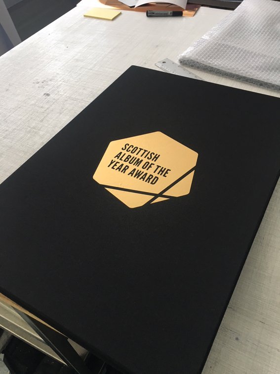 TreehousePrint's tweet image. We made something cool for @SAYaward with Designer Cameron McQuade @Cameron4117.  Custom award boxes with hot foiled logo. Done a secret way, we're never going to tell anyone how we did it.  If you can guess I'll give you a discount on your next job!