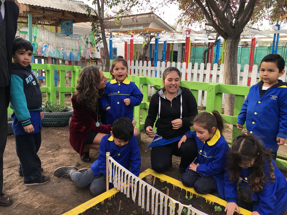 AHORA, subsecretaria <a href="/mjcastrorojas/">María José Castro Rojas</a> visita los jardines infantiles “Niño Jesús de Praga” y “Ernesto Pinto Lagarrigue”, de <a href="/Laprotectora/">La Protectora</a>  establecimientos que desde 2018 se encuentran implementando el programa “Naturalizar Educativamente” de <a href="/ilumina_fund/">Fundación ilumina</a>