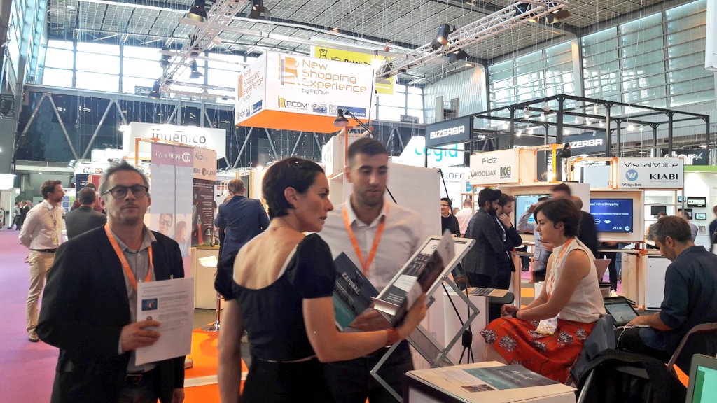 ClubComConnecte's tweet photo. .@cathbarba est maintenant sur le stand du @NSE_PICOM, membre du réseau thématique @FTech_retail tout comme le @ClubComConnecte! #FTretailPRW #ParisRetailWeek #CCCPRW 🔝🔥 https://t.co/wejsQXtlFF