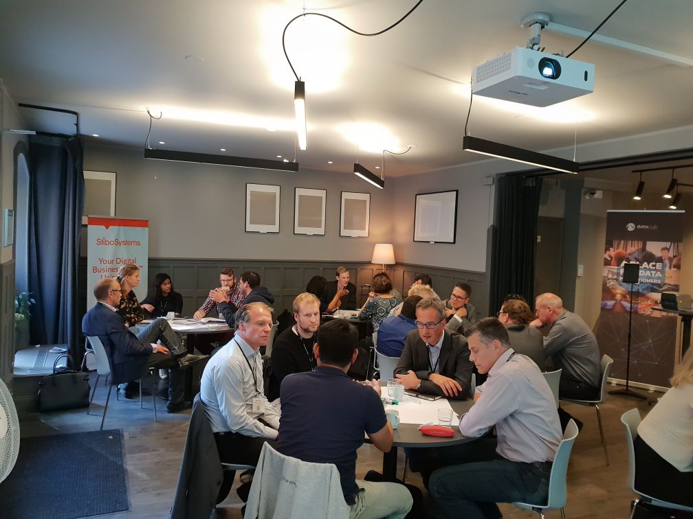 The_DataClub's tweet photo. [HAPPENING NOW] #ArtificialIntelligence and #MachineLearning in Product Master Data Management workshop by @jespergrode and Sven Bullmann from @StiboSystemsLtd. #HyperightDataClub https://t.co/sBPxmEjuZL
