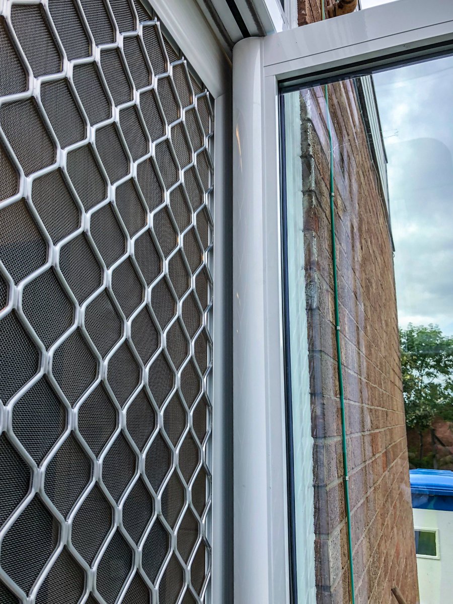 Polar_NE's tweet image. Flymesh Door🚪⛔️🦟

Here we have installed a @Comaraluminium 9pi frame and 7pi door, with the addition of an internal fly mesh door fixed directly to the 9pi framework

#Flymesh #Door #Installation #Aluminium #Polar #PolarNE