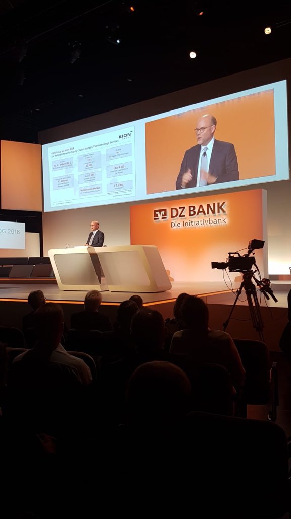 dzbank's tweet photo. #Robotik ist nicht nur für Großkonzerne relevant, sondern auch für #Mittelstand, zB in der #Logistik sagt @kion_group-CEO @GRiske #idialog #digitalisierung @MichaelHauger https://t.co/N6LUw1poNN