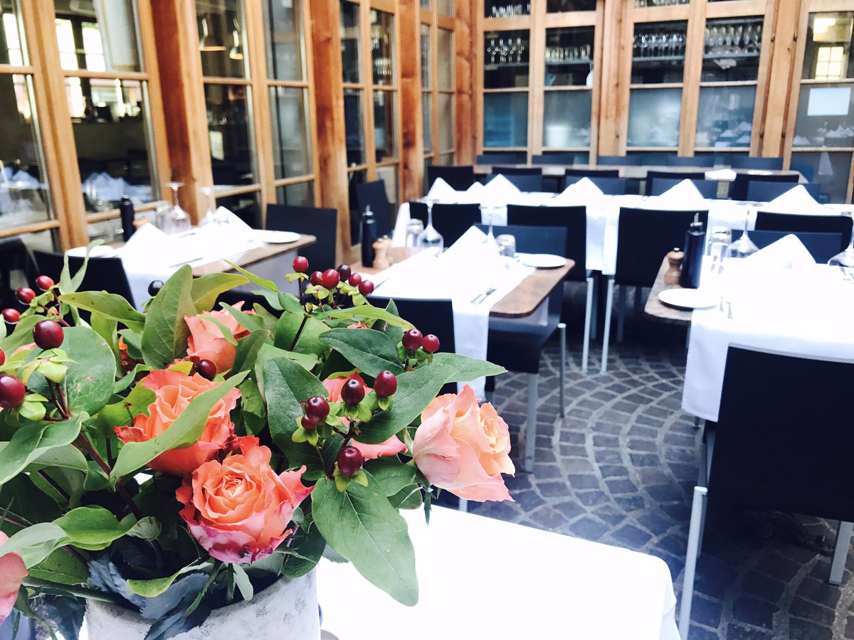 Wie wäre es, wenn Sie an einem solch schönen, warmen Spätsommer-Abend ein Dinner in unserem Höfli, des Restaurant Ateliers geniessen würden? Dann reservieren Sie sich gerne einen Tisch, wir freuen uns darauf, Sie bei uns verwöhnen zu dürfen! #baselgniessen #lovebasel #teamWBasel