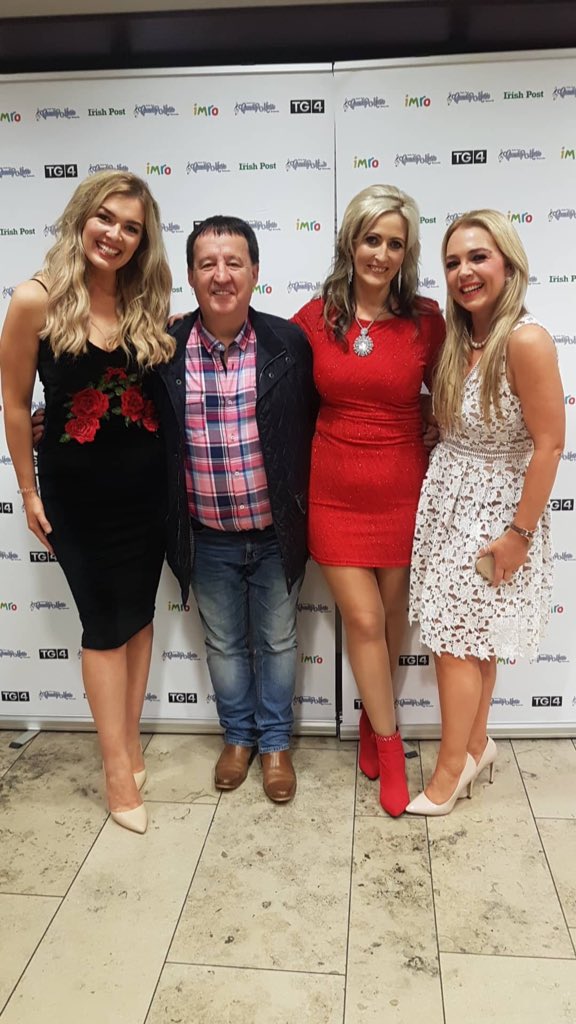AimsirTG4's tweet photo. Bhí @CaitlinNicAoidh s'againne gnóthach ar chúl stáitse aréir ag Gradaim #IPCMA. Caith súil ar árdáin shóisialta TG4 chun na pics agus an scléip fheiceáil 🤳🏼📸💃🏼 https://t.co/7ppP2eKV8J
