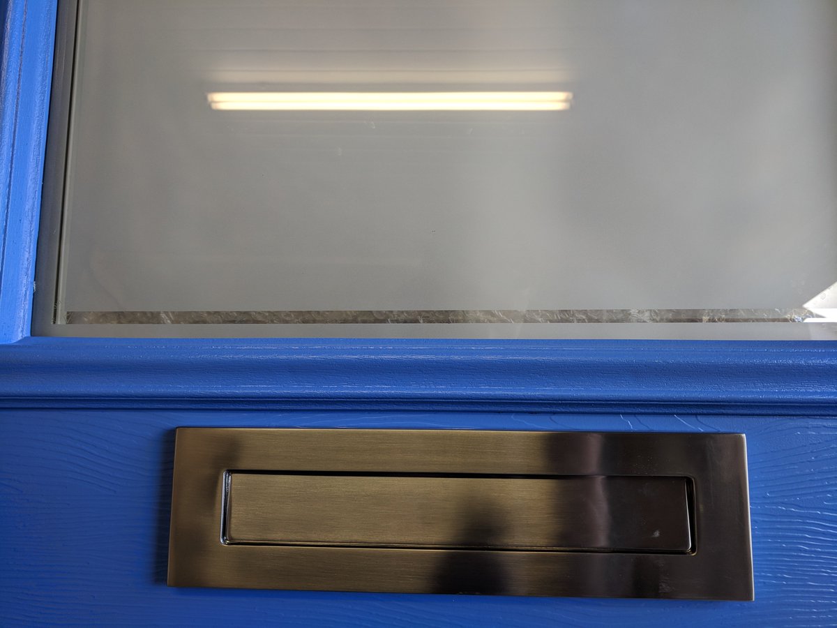 Prescot_Windows's tweet image. Our new Stirling @SolidorLtd arrived today in Cobalt Blue.  This great new addition to the Solidor range will sit front and centre of our new showroom display. With its high tech @Winkhaus Av2-B wireless locking system and @UltionLock setting it apart from the rest!