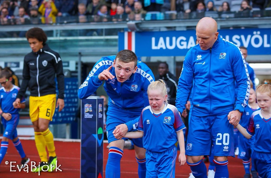 10.000 manns getur verið yfirþyrmandi. En þessi flotta stelpa stóð sig eins og hetja 👏🏻