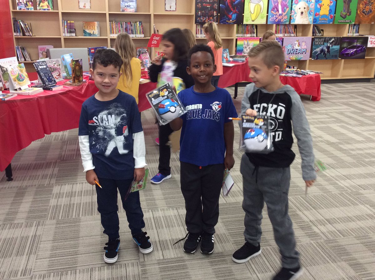 MrsHMerry's tweet photo. Checking out the book fair before our open house this week at Sacred Heart School @rockwoodheart https://t.co/1CycBgASY3