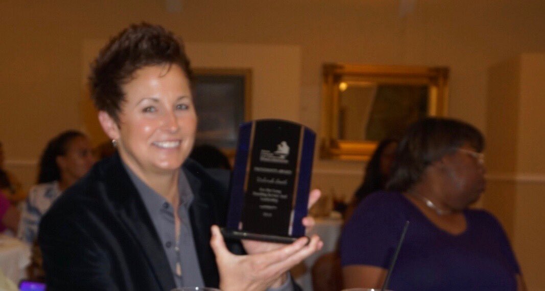 TheDurhamPolice's tweet photo. Congratulations to Det. Debi Smith, who recently received the President’s Award at the 61st annual NCLEWA Conference. Smith was noted for her longstanding service and leadership in the statewide women’s organization. #NCLEWA #Durham https://t.co/NQVLMvdJWR