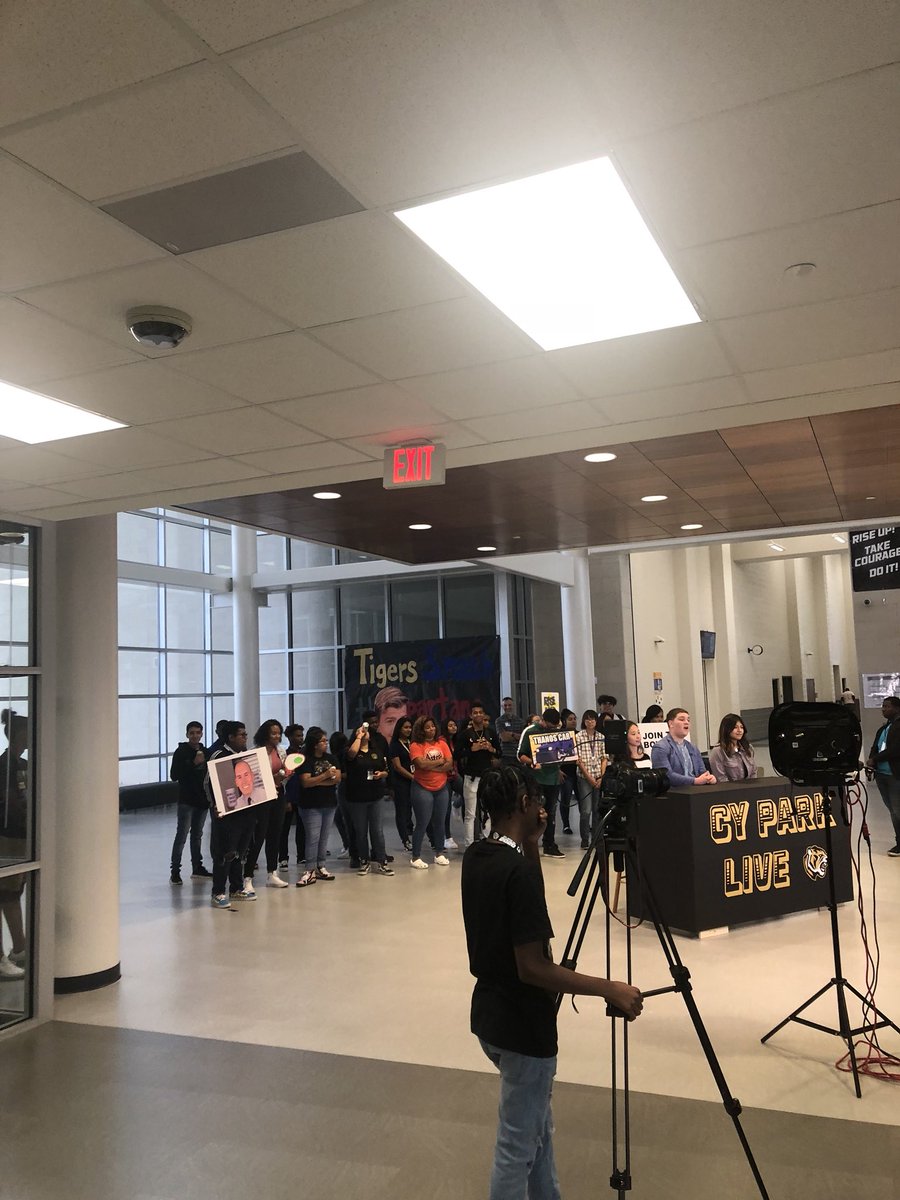 SwancoS's tweet photo. @CypressParkHS Live -streaming video announcements happening now! Steam live https://t.co/tN0Sr2eTYL https://t.co/m7KXBQpI4M