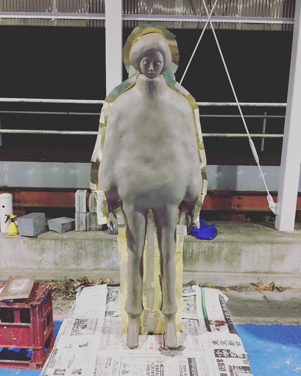 作品の石膏どりしました。 人型は初めてだったので難しかったです