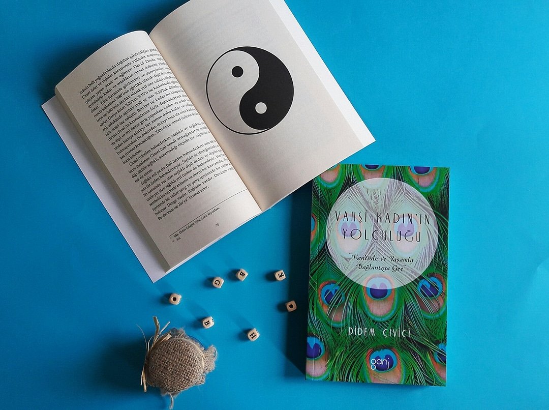 "Bize yüzümüzü ışığa doğru dönmemiz söylendi. Hiç kimse o boşluğa, o karanlığa doğru ilerlememizi söylemedi. Bize kimse armağanlarımızın, potansiyellerimizin ve yaratıcı gücümüzün karanlıkta olduğunu söylemedi."

-Vahşi Kadının Yolculuğu-

#ganjyayıncılık