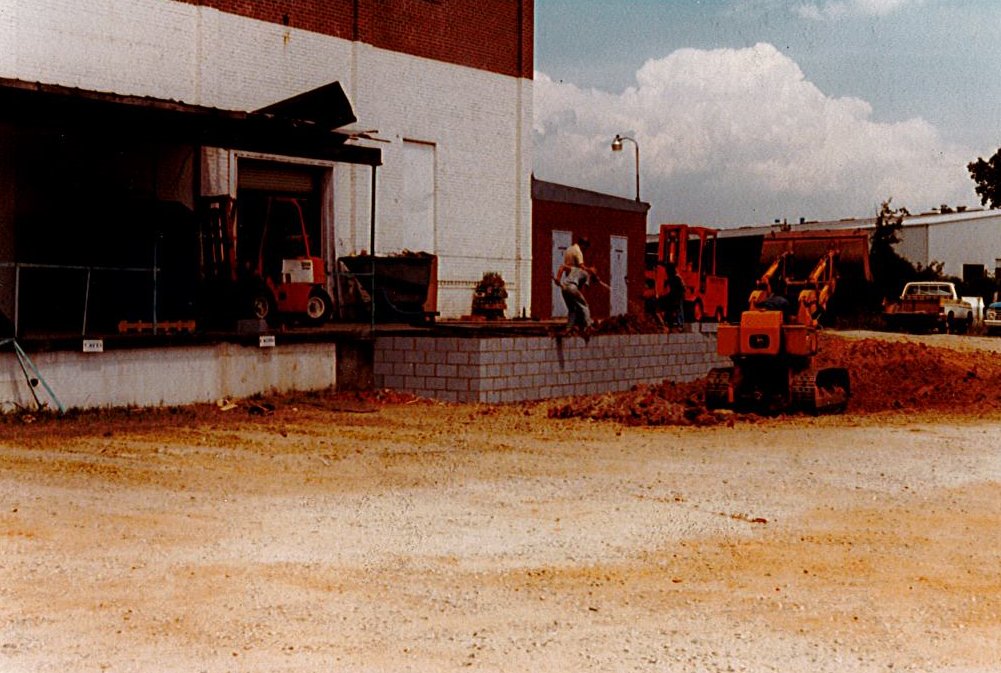 theBlastitall's tweet photo. We're kickin' it #OldSchool today, this is Blast-It-All® back in 1980. @theBlastitall We have been in business now for 50 years! We have truly been #BLESSED @SmokeyMiata @KepleyKent @dmariano7 @HessTelley @TomHess1971 
THANK YOU!! 🇺🇸 https://t.co/V3BzbiDlRn